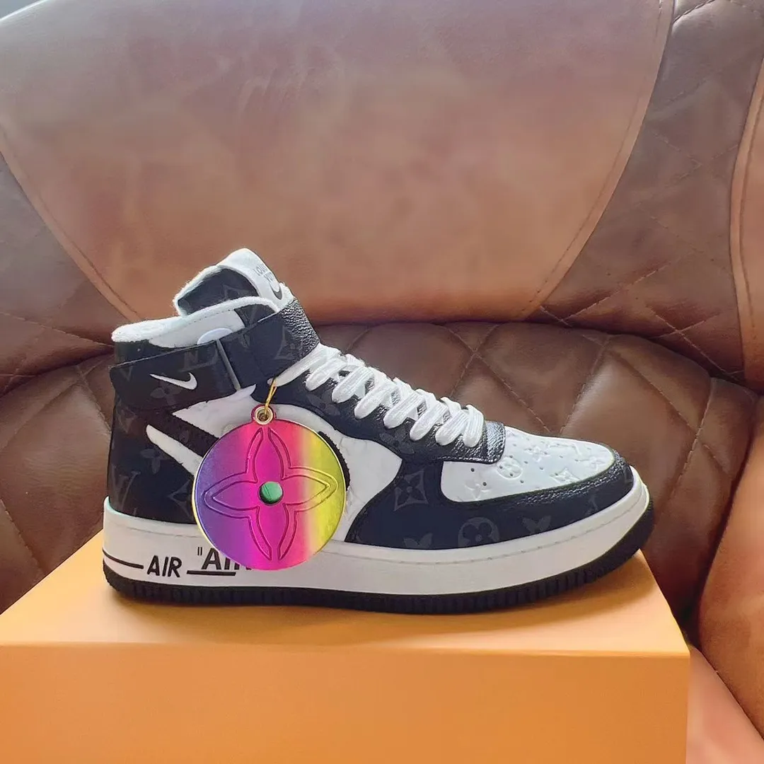 P480 Loui* Vuitto* x OFF-WHITE x Nike three-party collaboration! Trendy and cool men's high-top casual sports shoes with unrivaled color matching. The design idea basically continues the style of THE TEN. The Swoosh line and tongue label have a very familiar visual effect and are both fashionable and trendy! A must-have for fashionistas! The effect on your feet is absolutely stunning! Size: 38-45